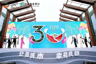 黄健翔：赞赏去机场迎接韩国队的中国球迷，表现出对足球的尊重